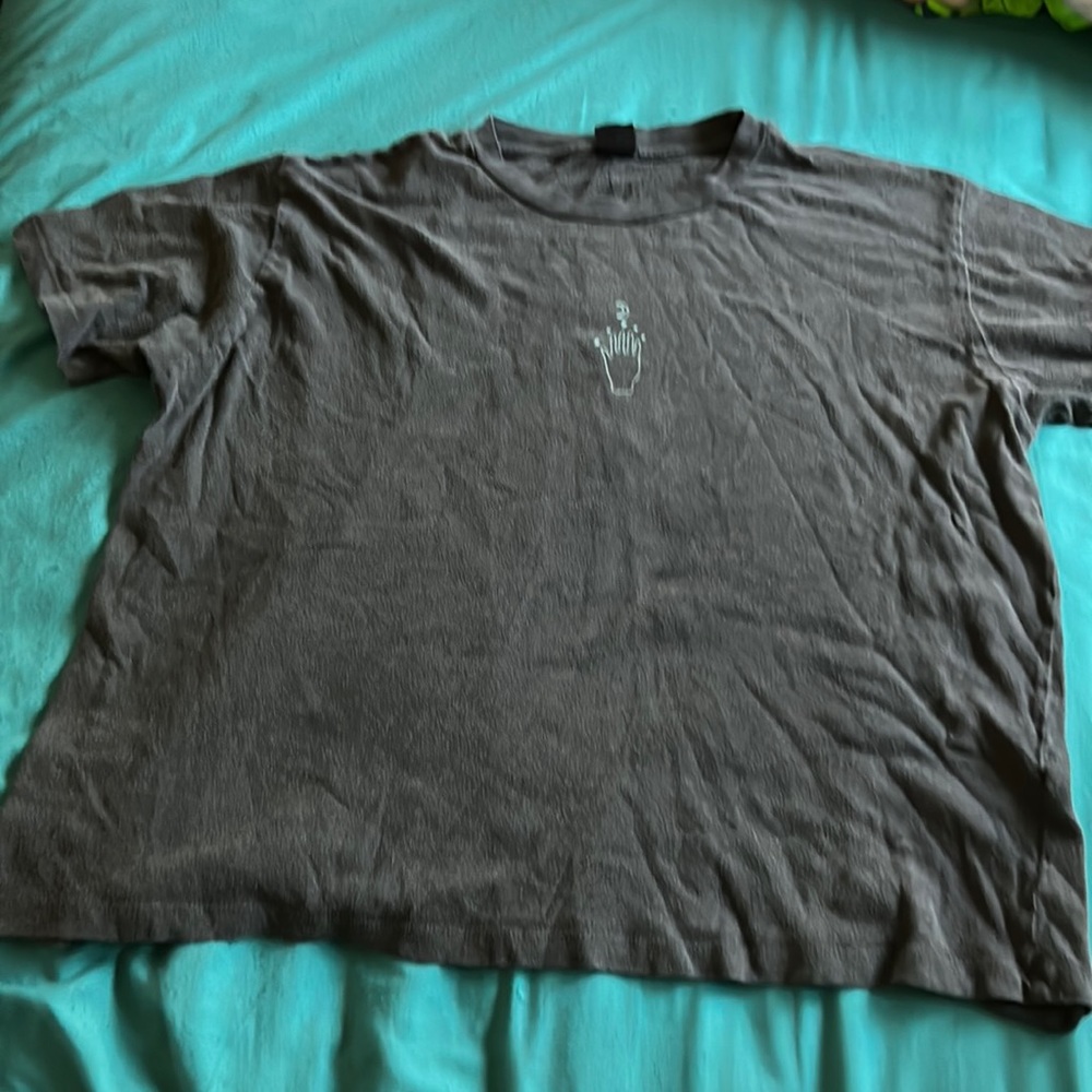 Never wear, thicker material, it’s a bit shorter than a normal t-shirt, size LG